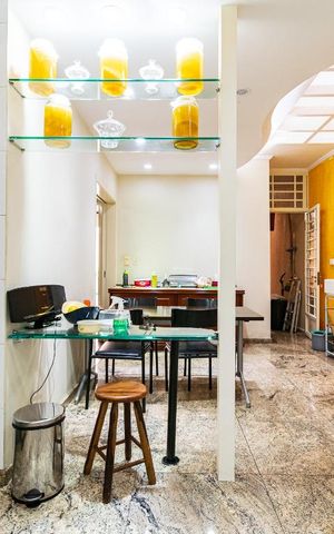 Casa à venda com 313m², 5 quartos e 4 vagas Casa à venda com 313m², 5 quartos e 4 vagasCozinha