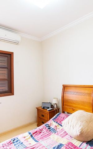 Casa à venda com 313m², 5 quartos e 4 vagas Casa à venda com 313m², 5 quartos e 4 vagasSuíte