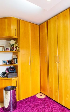 Casa à venda com 313m², 5 quartos e 4 vagas Casa à venda com 313m², 5 quartos e 4 vagasQuarto 2