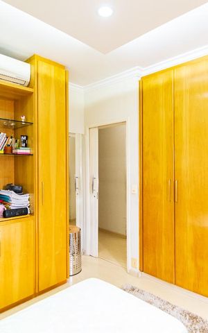 Casa à venda com 313m², 5 quartos e 4 vagas Casa à venda com 313m², 5 quartos e 4 vagasQuarto 3