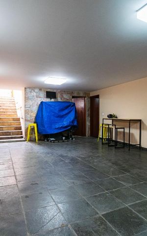 Casa à venda com 313m², 5 quartos e 4 vagas Casa à venda com 313m², 5 quartos e 4 vagasGaragem