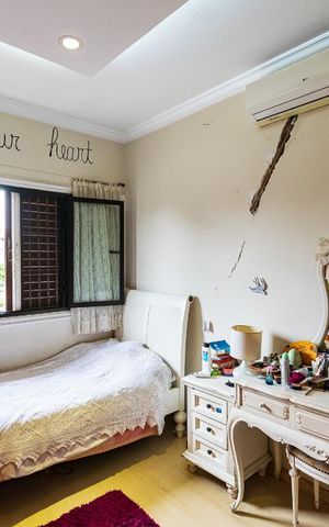 Casa à venda com 313m², 5 quartos e 4 vagas Casa à venda com 313m², 5 quartos e 4 vagasQuarto 2