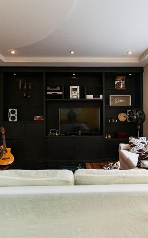 Casa à venda com 313m², 5 quartos e 4 vagas Casa à venda com 313m², 5 quartos e 4 vagasSala