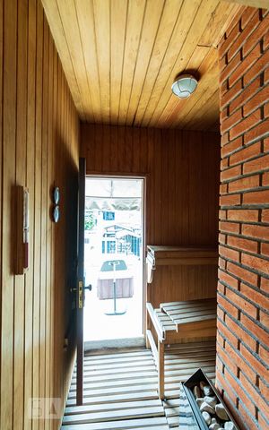 Casa à venda com 313m², 5 quartos e 4 vagas Casa à venda com 313m², 5 quartos e 4 vagasSauna