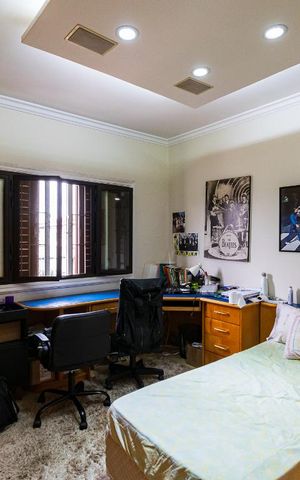 Casa à venda com 313m², 5 quartos e 4 vagas Casa à venda com 313m², 5 quartos e 4 vagasQuarto 3