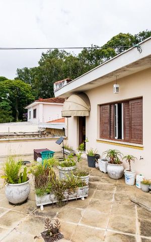 Casa à venda com 313m², 5 quartos e 4 vagas Casa à venda com 313m², 5 quartos e 4 vagasVaranda