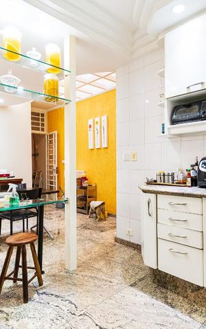 Casa à venda com 313m², 5 quartos e 4 vagas Casa à venda com 313m², 5 quartos e 4 vagasCozinha
