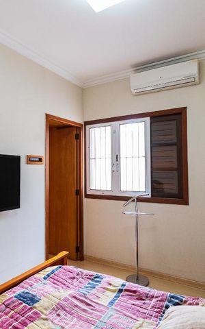 Casa à venda com 313m², 5 quartos e 4 vagas Casa à venda com 313m², 5 quartos e 4 vagasSuíte