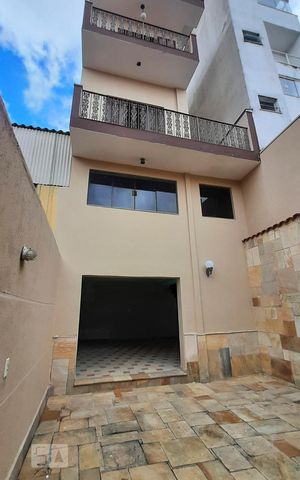Casa à venda com 270m², 3 quartos e 4 vagasCasa 