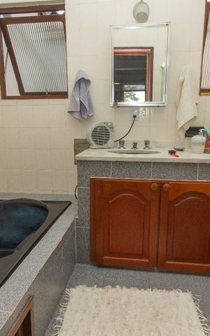 Casa à venda com 220m², 3 quartos e 3 vagas Casa à venda com 220m², 3 quartos e 3 vagasBanheiro da Suíte