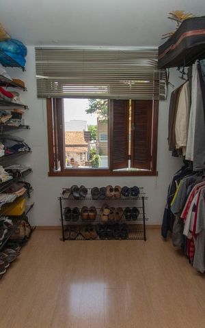 Casa à venda com 220m², 3 quartos e 3 vagas Casa à venda com 220m², 3 quartos e 3 vagasCloset da suíte