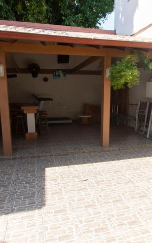 Casa à venda com 220m², 3 quartos e 3 vagas Casa à venda com 220m², 3 quartos e 3 vagasQuintal