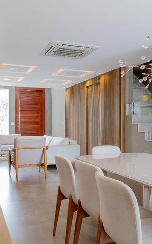 Casa de condomínio à venda com 360m², 4 quartos e 2 vagas Casa de condomínio à venda com 360m², 4 quartos e 2 vagasSala