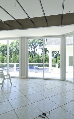 Casa de condomínio à venda com 980m², 4 quartos e 8 vagas Casa de condomínio à venda com 980m², 4 quartos e 8 vagasCozinha