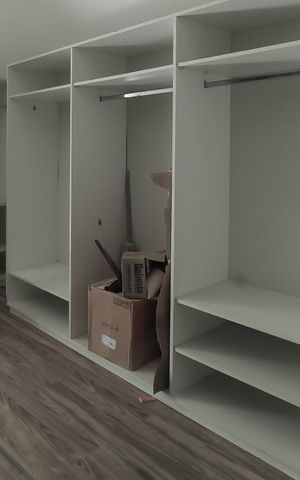 Casa de condomínio à venda com 980m², 4 quartos e 8 vagas Casa de condomínio à venda com 980m², 4 quartos e 8 vagasCloset da suíte master