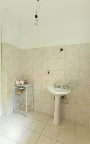 Casa de condomínio à venda com 980m², 4 quartos e 8 vagas Casa de condomínio à venda com 980m², 4 quartos e 8 vagasBanheiro
