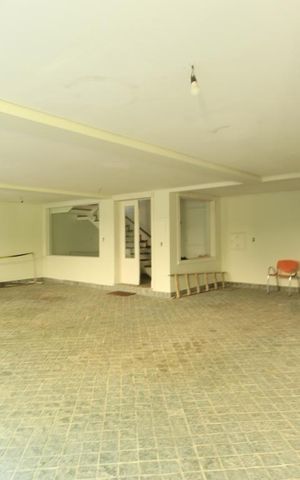 Casa de condomínio à venda com 980m², 4 quartos e 8 vagas Casa de condomínio à venda com 980m², 4 quartos e 8 vagasGaragem