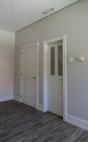 Casa de condomínio à venda com 980m², 4 quartos e 8 vagas Casa de condomínio à venda com 980m², 4 quartos e 8 vagasSuíte 1