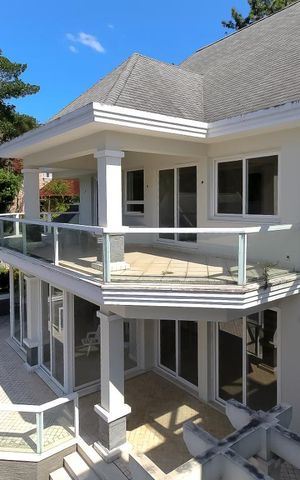 Casa de condomínio à venda com 980m², 4 quartos e 8 vagas Casa de condomínio à venda com 980m², 4 quartos e 8 vagasVista da suíte master