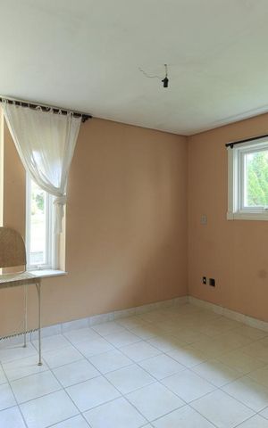 Casa de condomínio à venda com 980m², 4 quartos e 8 vagas Casa de condomínio à venda com 980m², 4 quartos e 8 vagascasa de serviço
