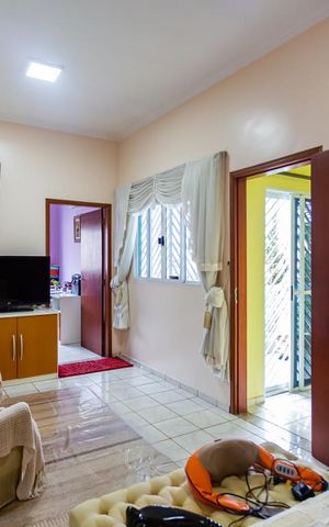 Casa à venda com 600m², 5 quartos e 3 vagas Casa à venda com 600m², 5 quartos e 3 vagasQuarto