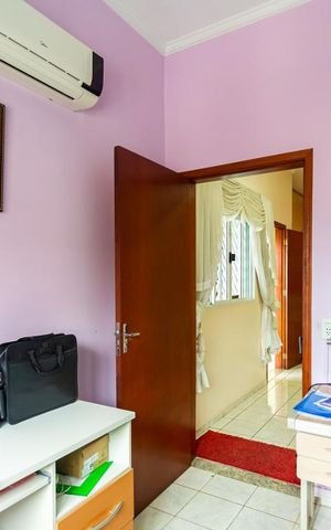 Casa à venda com 600m², 5 quartos e 3 vagas Casa à venda com 600m², 5 quartos e 3 vagasEscritório