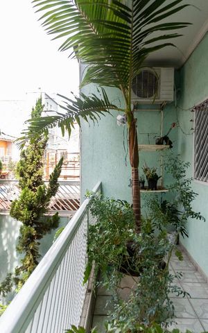 Casa à venda com 600m², 5 quartos e 3 vagas Casa à venda com 600m², 5 quartos e 3 vagasVaranda