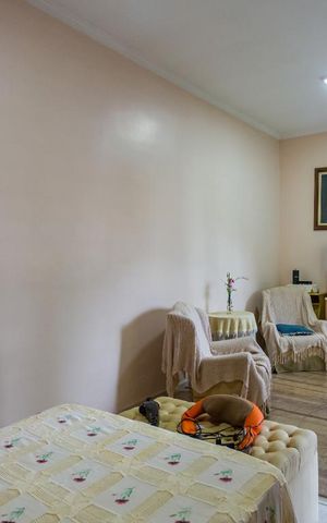 Casa à venda com 600m², 5 quartos e 3 vagas Casa à venda com 600m², 5 quartos e 3 vagasQuarto
