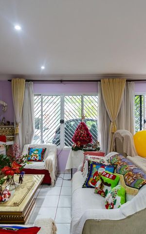 Casa à venda com 600m², 5 quartos e 3 vagas Casa à venda com 600m², 5 quartos e 3 vagasSala