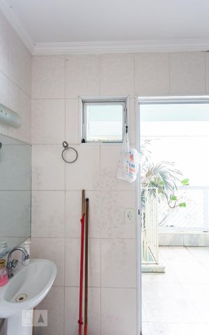 Casa à venda com 600m², 5 quartos e 3 vagas Casa à venda com 600m², 5 quartos e 3 vagasBanheiro de Serviço