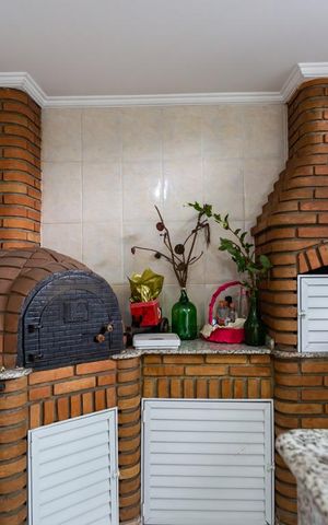 Casa à venda com 600m², 5 quartos e 3 vagas Casa à venda com 600m², 5 quartos e 3 vagasQuintal
