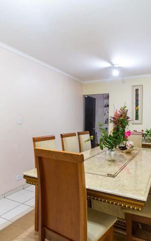 Casa à venda com 600m², 5 quartos e 3 vagas Casa à venda com 600m², 5 quartos e 3 vagasSala de Jantar