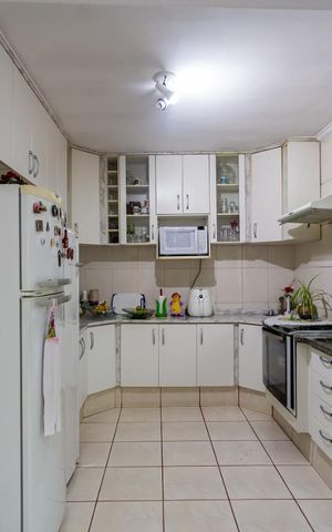 Casa à venda com 600m², 5 quartos e 3 vagas Casa à venda com 600m², 5 quartos e 3 vagasCozinha