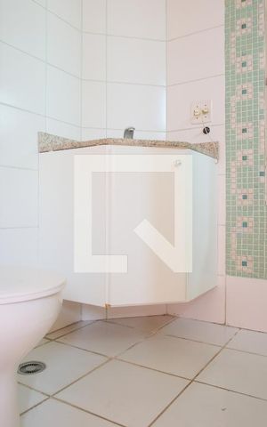 Apartamento à venda com 77m², 2 quartos e 2 vagasBanheiro da Suíte