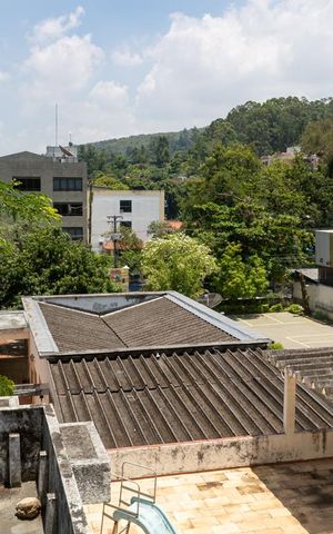 Casa à venda com 1290m², 4 quartos e 3 vagas Casa à venda com 1290m², 4 quartos e 3 vagasQuintal
