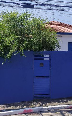 Casa à venda com 200m², 2 quartos e 1 vaga Casa à venda com 200m², 2 quartos e 1 vagaFachada