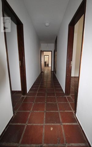 Casa à venda com 287m², 5 quartos e 6 vagasCorredor
