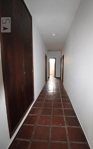 Casa à venda com 287m², 5 quartos e 6 vagasCorredor