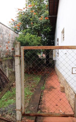 Casa à venda com 287m², 5 quartos e 6 vagasCorredor externo