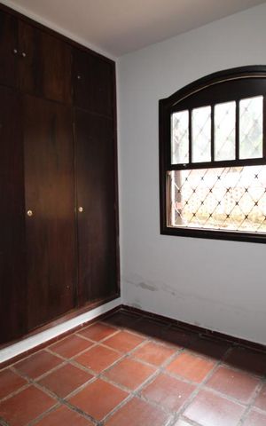 Casa à venda com 287m², 5 quartos e 6 vagasQuarto 1