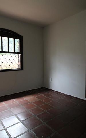 Casa à venda com 287m², 5 quartos e 6 vagasQuarto 2