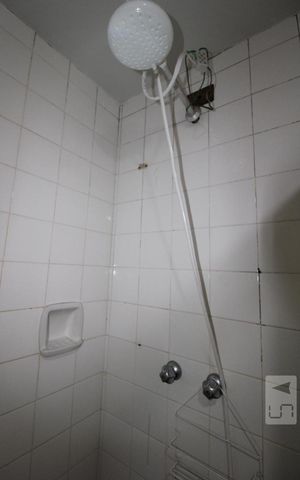 Casa à venda com 287m², 5 quartos e 6 vagasBanheiro da Suíte do Quarto 4