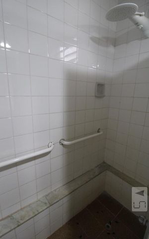 Casa à venda com 287m², 5 quartos e 6 vagasBanheiro da suíte do Quarto 5