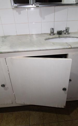 Casa à venda com 287m², 5 quartos e 6 vagasBanheiro da suíte do Quarto 5