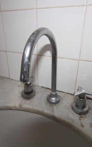 Casa à venda com 287m², 5 quartos e 6 vagasBanheiro da Suíte do Quarto 4