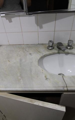 Casa à venda com 287m², 5 quartos e 6 vagasBanheiro da suíte do Quarto 5