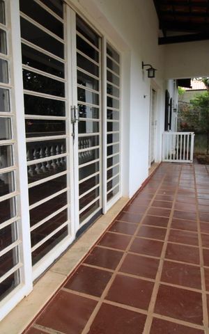 Casa à venda com 287m², 5 quartos e 6 vagasVaranda