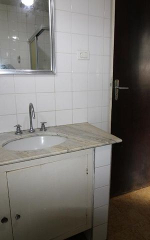 Casa à venda com 287m², 5 quartos e 6 vagasBanheiro da Suíte do Quarto 4