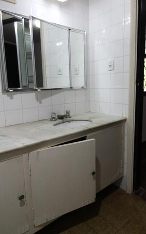 Casa à venda com 287m², 5 quartos e 6 vagasBanheiro da suíte do Quarto 5