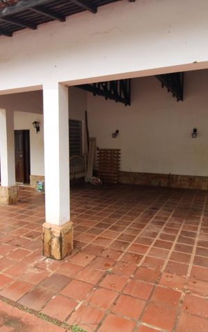 Casa à venda com 287m², 5 quartos e 6 vagasGaragem